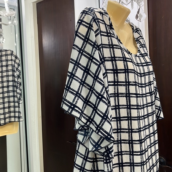 Bell Style Sleeves Blouse - Picture 6 of 6